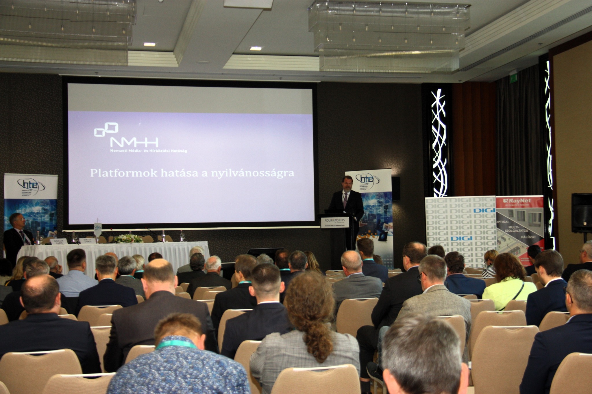 Dr. Koltay András, az NMHH elnöke nyitotta meg a kecskeméti HTE Infokom 2023 konferenciát